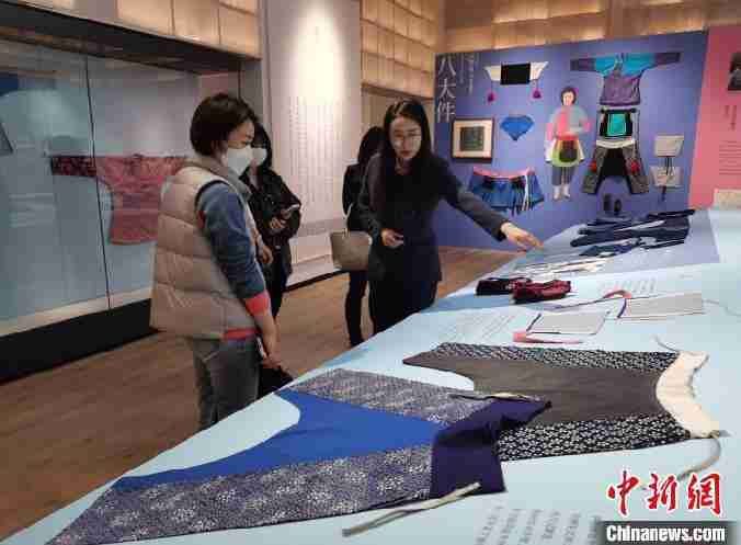 陆直接显示女性服饰展示苏州江南“紫衫淡粉红色紫色类型”的美
