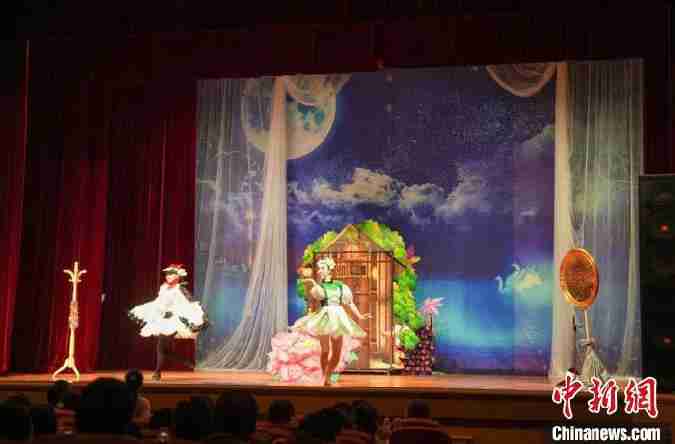 儿童剧院莫斯科新的原始芭蕾舞吉尼斯安徒生童话故事